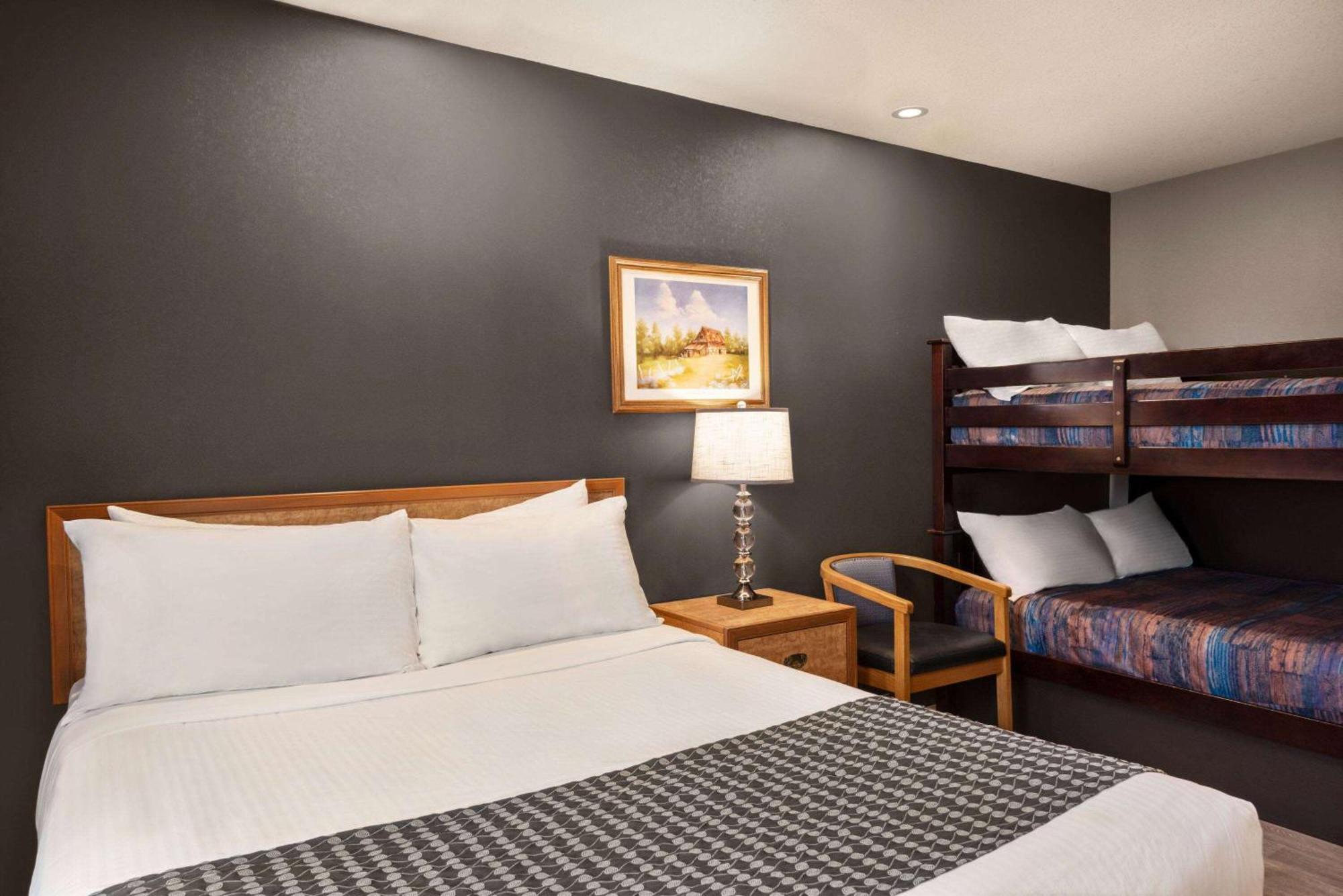 Travelodge By Wyndham Brandon Esterno foto