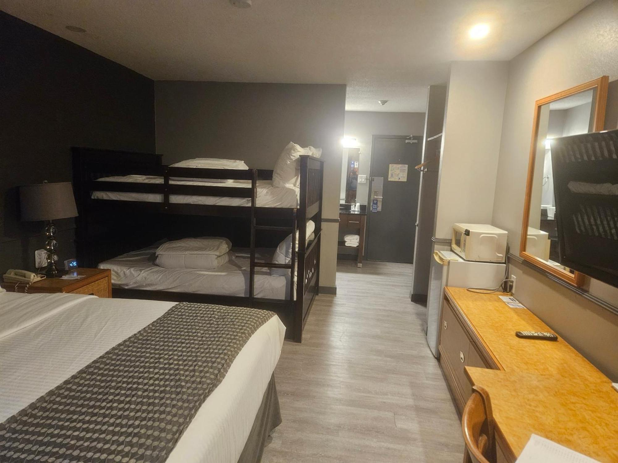 Travelodge By Wyndham Brandon Esterno foto