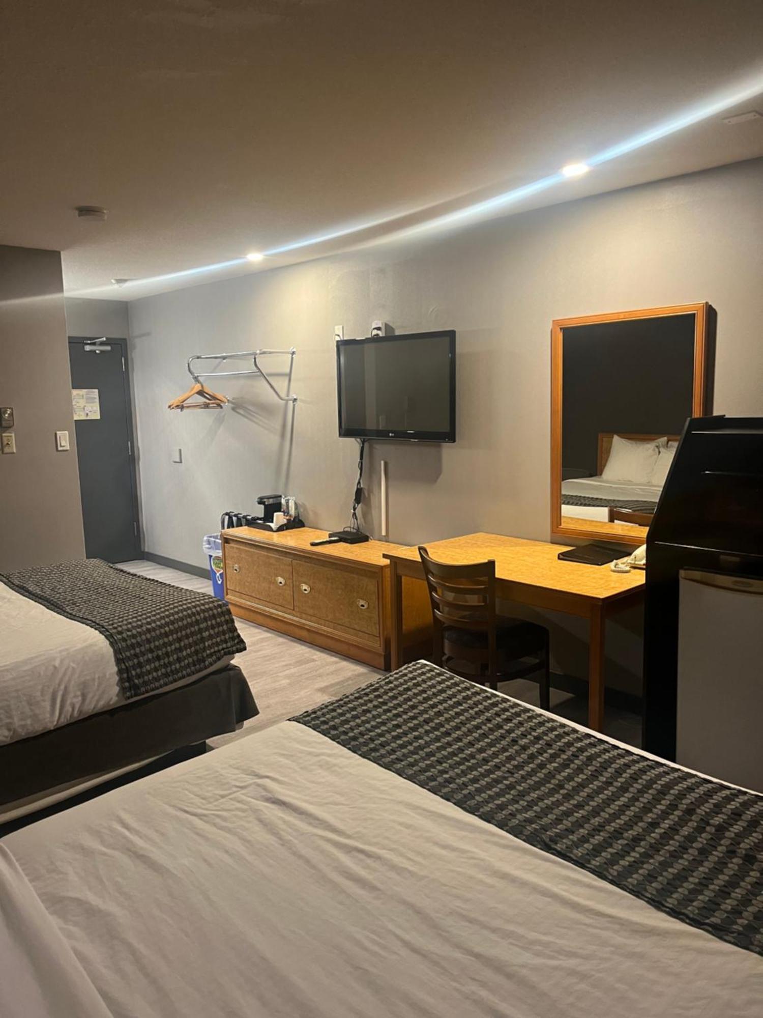 Travelodge By Wyndham Brandon Esterno foto