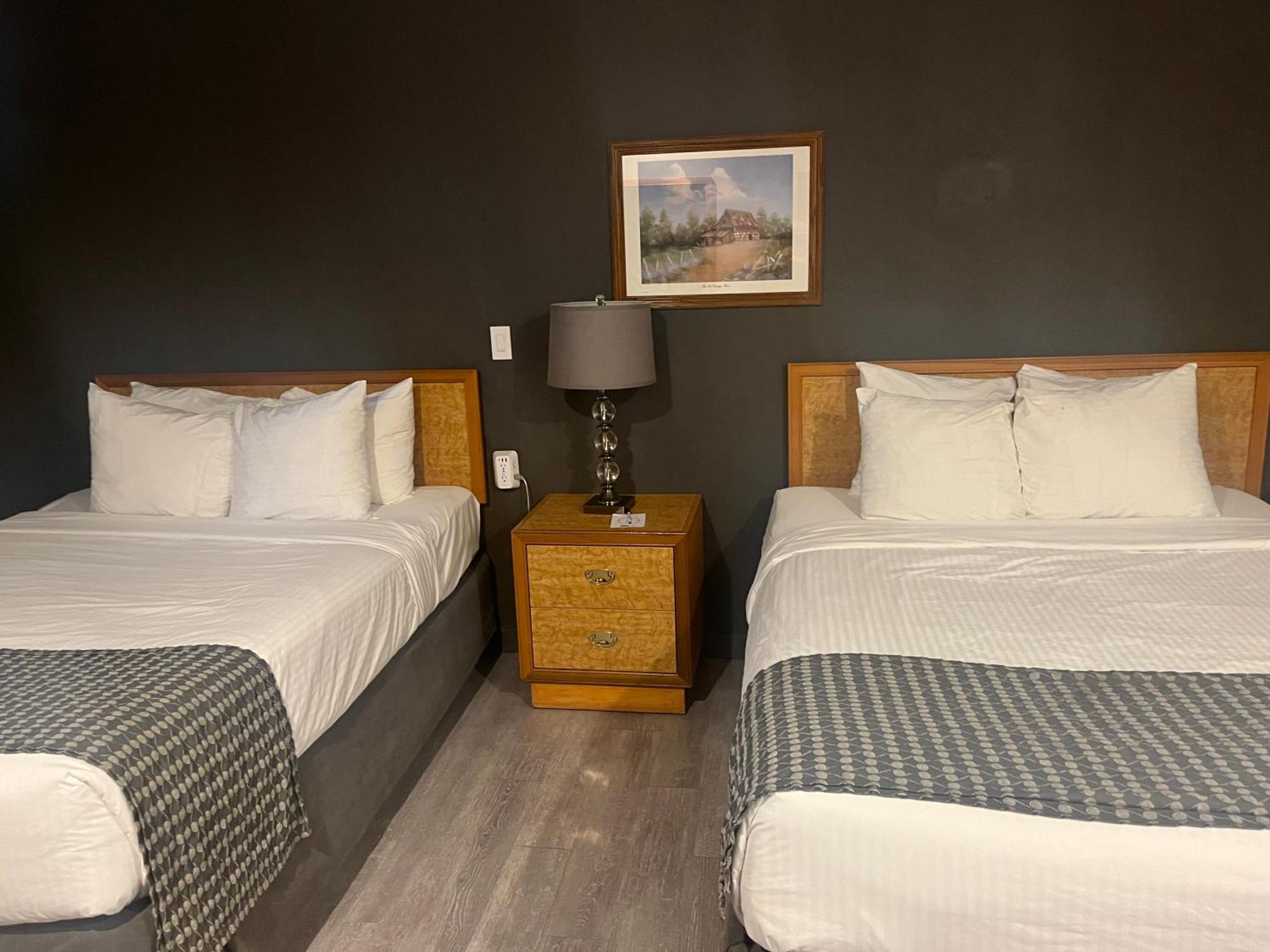 Travelodge By Wyndham Brandon Esterno foto
