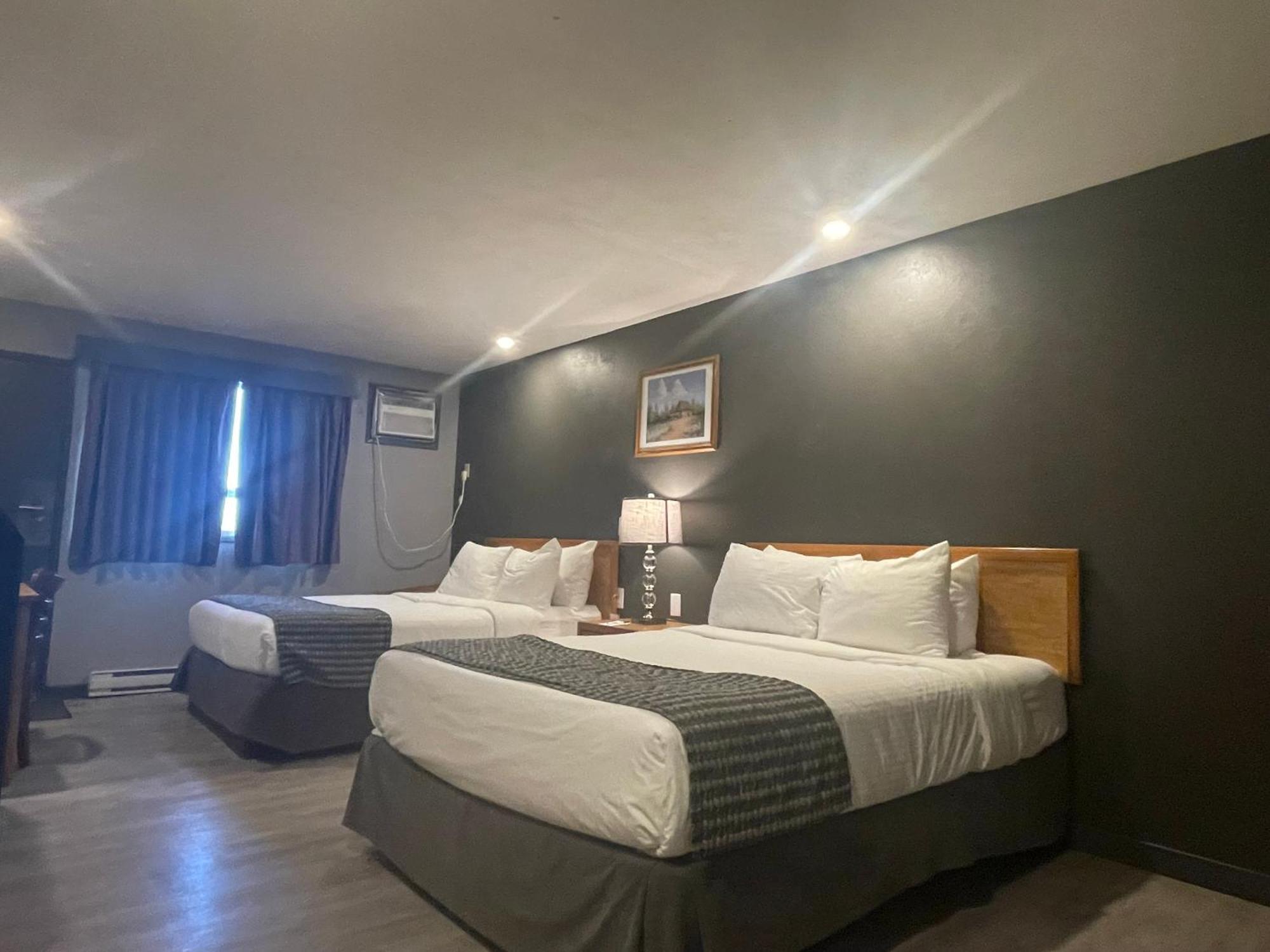 Travelodge By Wyndham Brandon Esterno foto