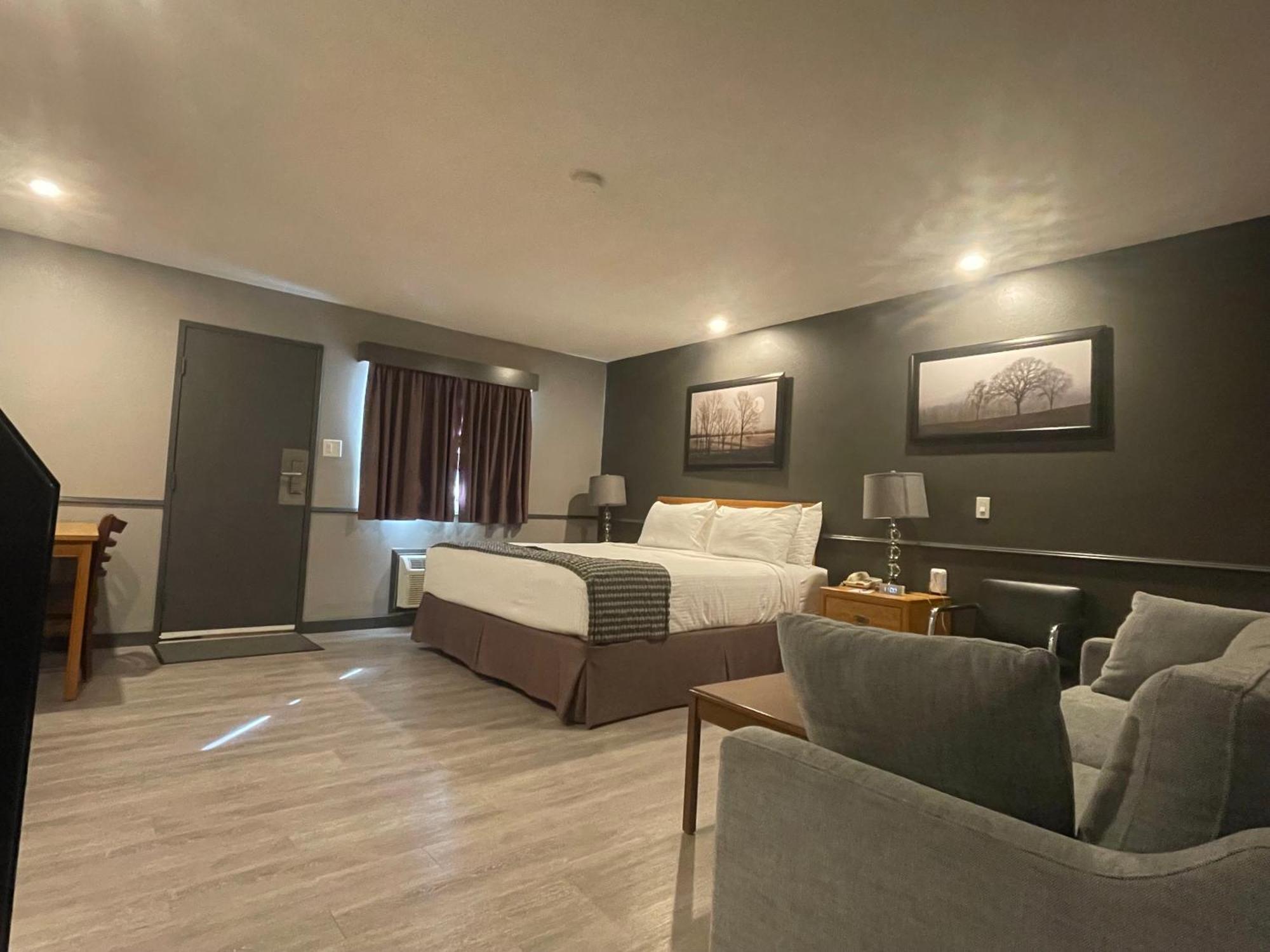 Travelodge By Wyndham Brandon Esterno foto