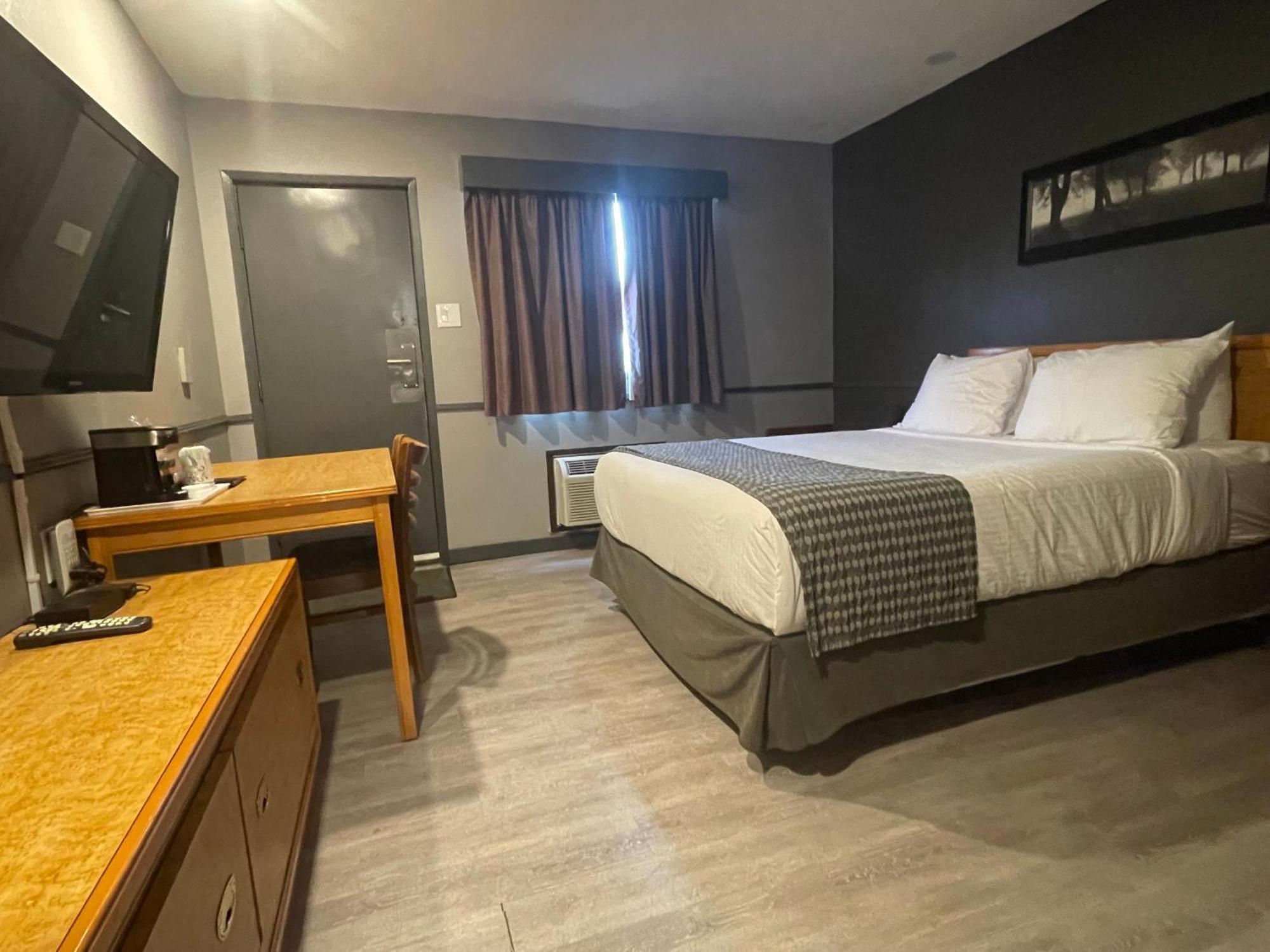 Travelodge By Wyndham Brandon Esterno foto