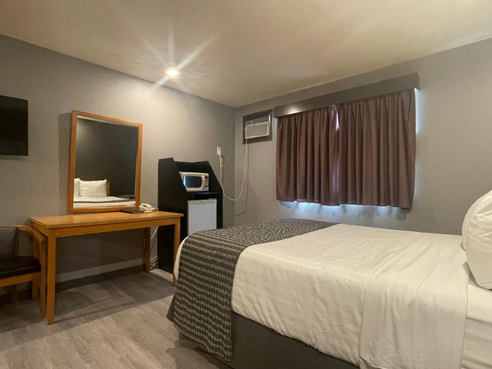 Travelodge By Wyndham Brandon Esterno foto